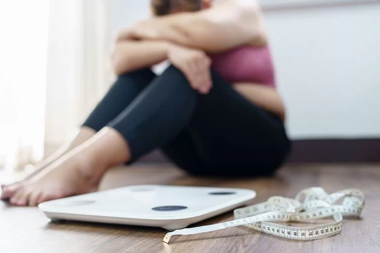 femme qui n'arrive pas à perdre du poids